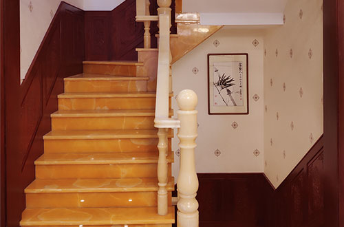 福田中式别墅室内汉白玉石楼梯的定制安装装饰效果